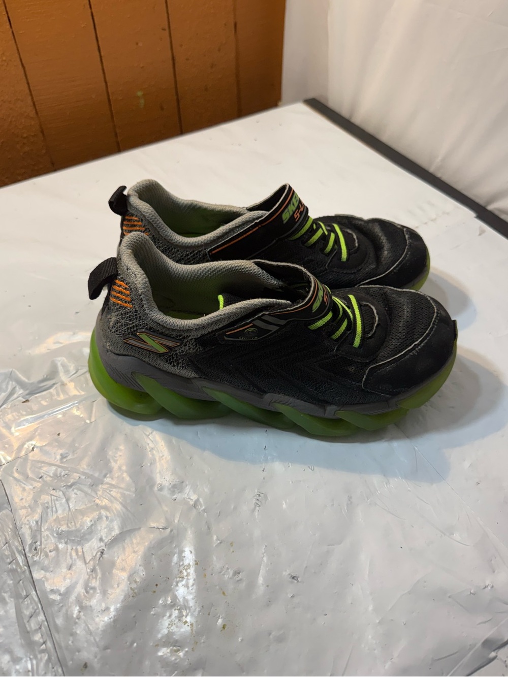 Skechers Boys S lights Mega Surge size 4